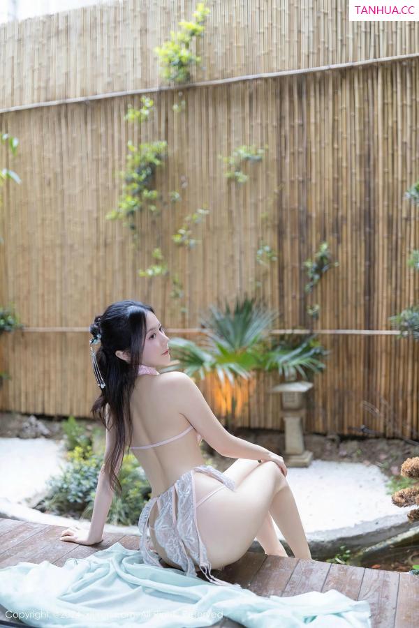 鱼子酱fish  [XiuRen]高清写真图 2024.04.19 No.8428 鱼子酱Fish 美腿性感第32张图片